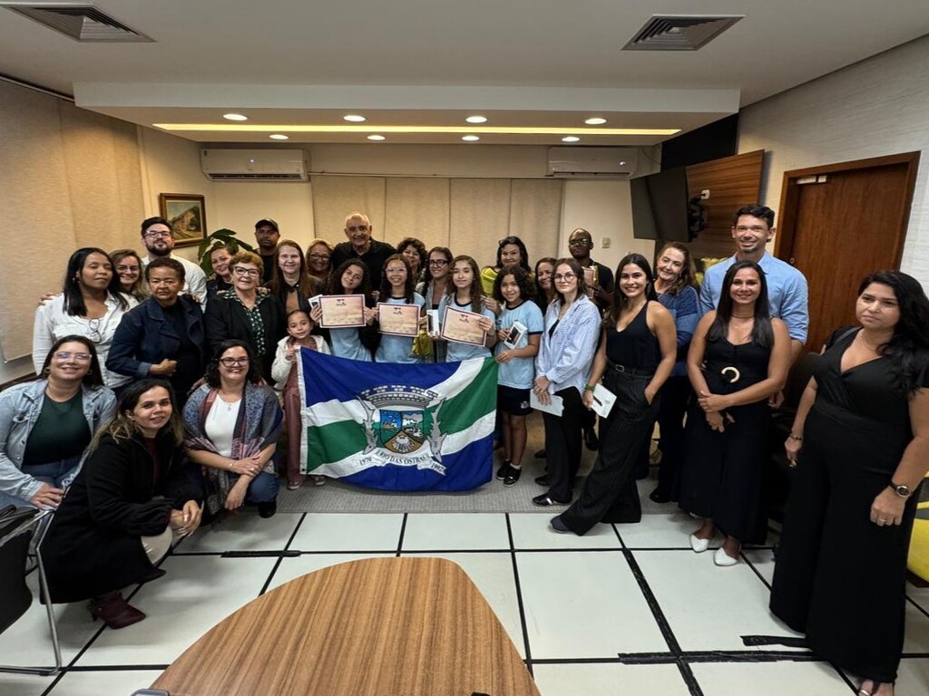 Alunos e educadores de Rio das Ostras são homenageados após premiação estadual do MPT na Escola 2025