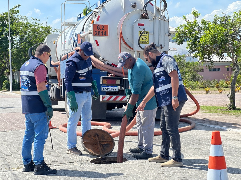 SAAE coíbe ligações irregulares de esgoto em torno da Lagoa de Iriry