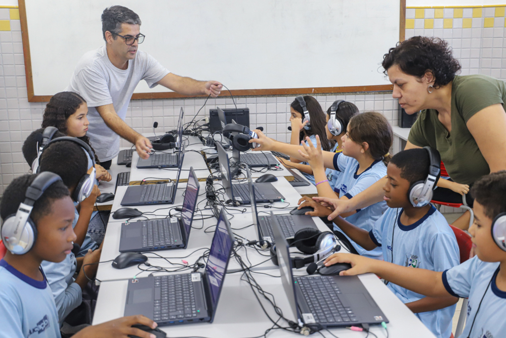 Rio das Ostras implementa Referencial Curricular da Computação no Ensino