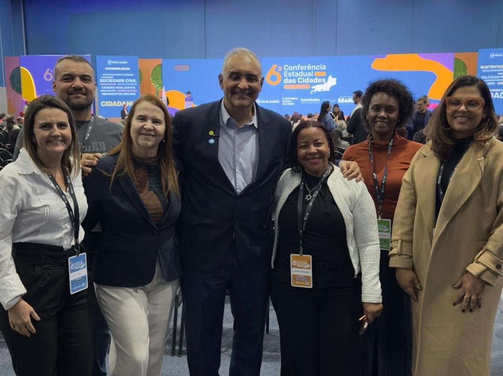 O prefeito Carlos Augusto e a secretária Márcia Almeida participaram da conferência junto com técnicos, gestores e representantes de entidades do município. Foto: Ícaro Olegário.