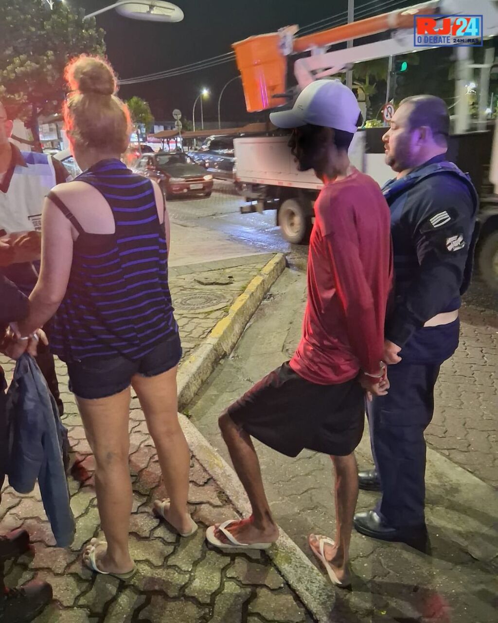 Casal é preso pela Guarda Civil Municipal e Segurança Presente após furto em loja no Centro de Rio das Ostras