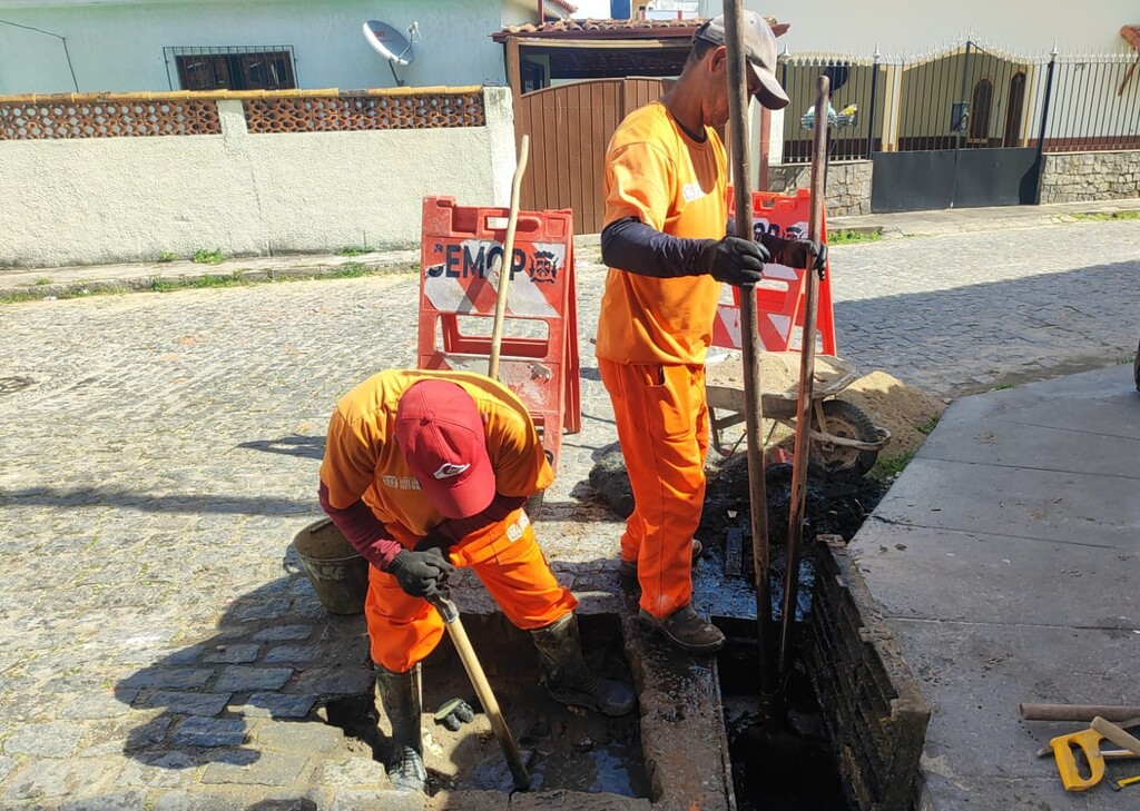 Equipes da Prefeitura de Rio das Ostras realizam serviços de drenagem, nivelamento e reparos em vias de vários bairros, garantindo mais segurança e acessibilidade para os moradores. – Foto: Divulgação/PMRO