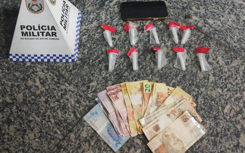 Homem é preso por tráfico durante patrulhamento na Boca da Barra, em Rio das Ostras