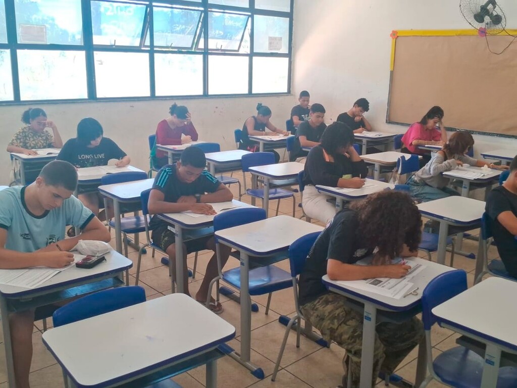 Prova para certificação no Ensino Fundamental - Emefro reúne 239 alunos