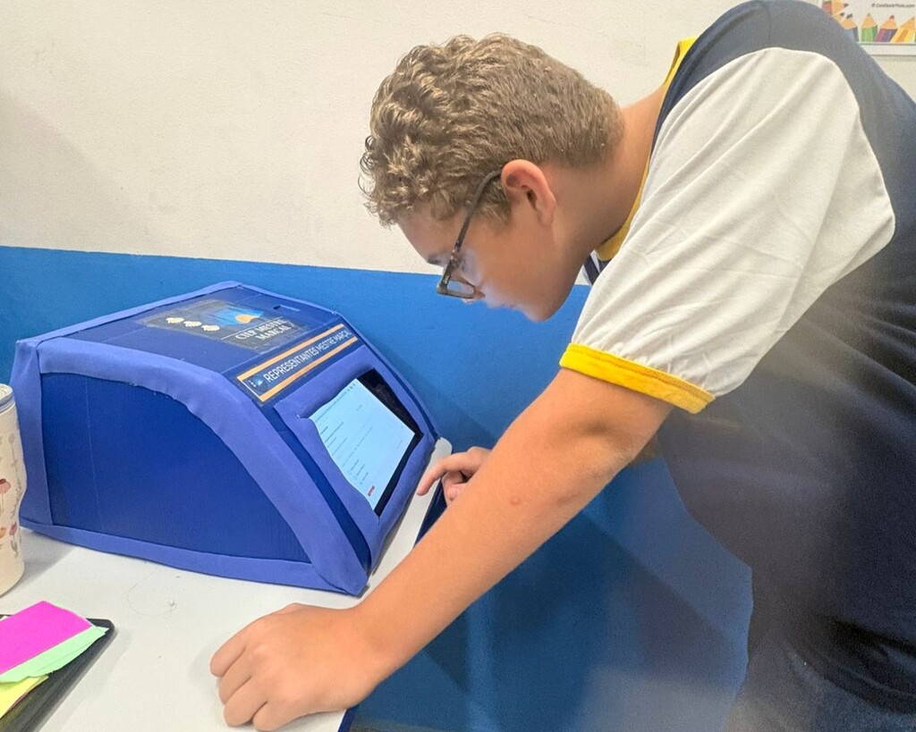 Escola promove reflexão sobre cidadania durante de eleição de representantes