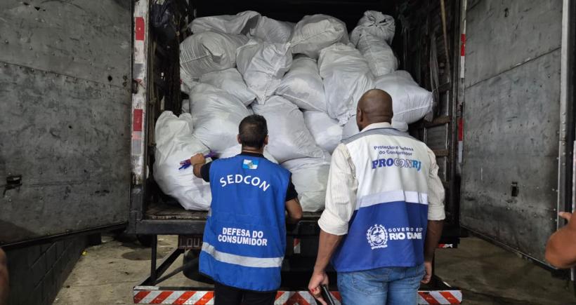 Operação “Malha Fina” apreende produtos falsificados em fiscalização no centro de Rio das Ostras