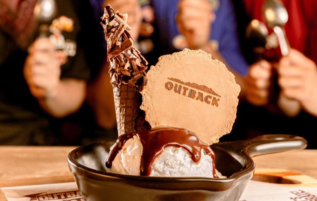 O “Parabéns” mais animado do Brasil acontece no Outback Macaé! Celebre seu aniversário com sobremesa exclusiva e muita diversão. #MomentoOutback