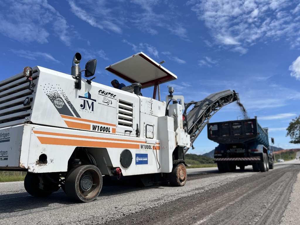 Rio das Ostras faz obras de recuperação da Rodovia do Contorno