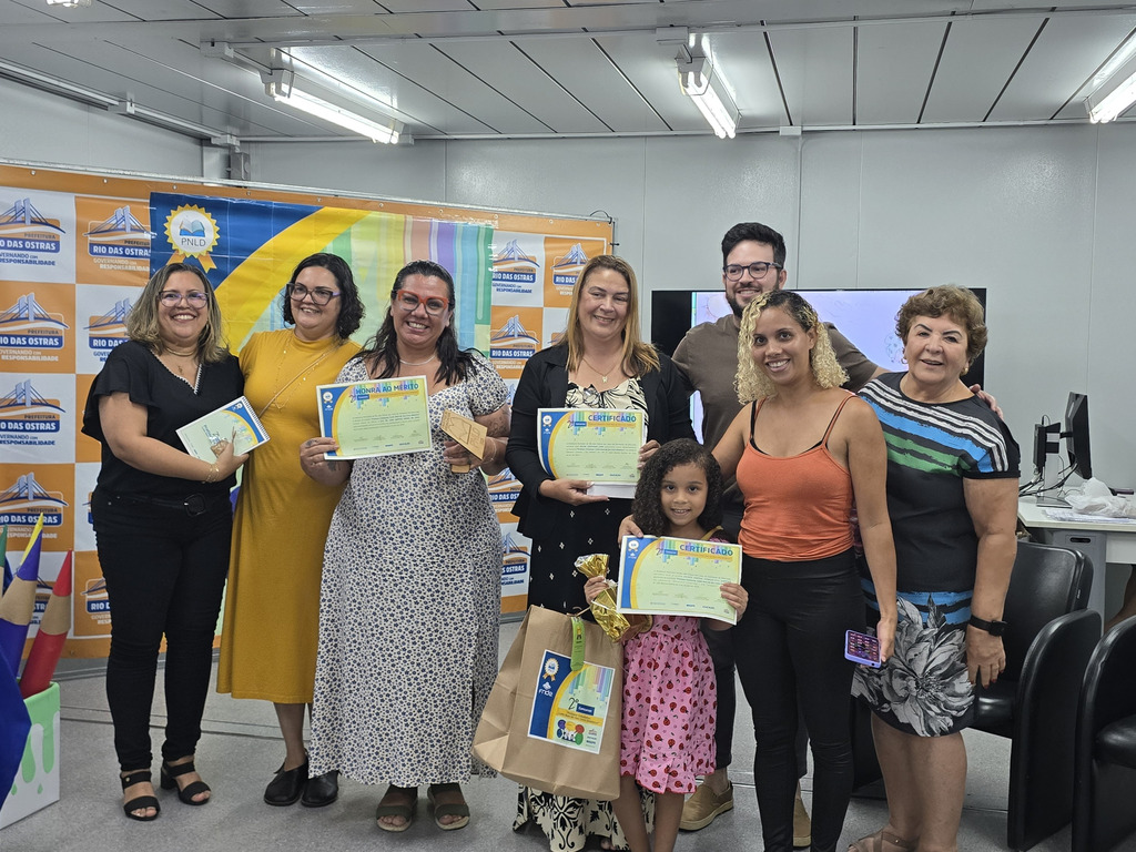 Premiação destaca trabalhos sobre livro didático em Rio das Ostras