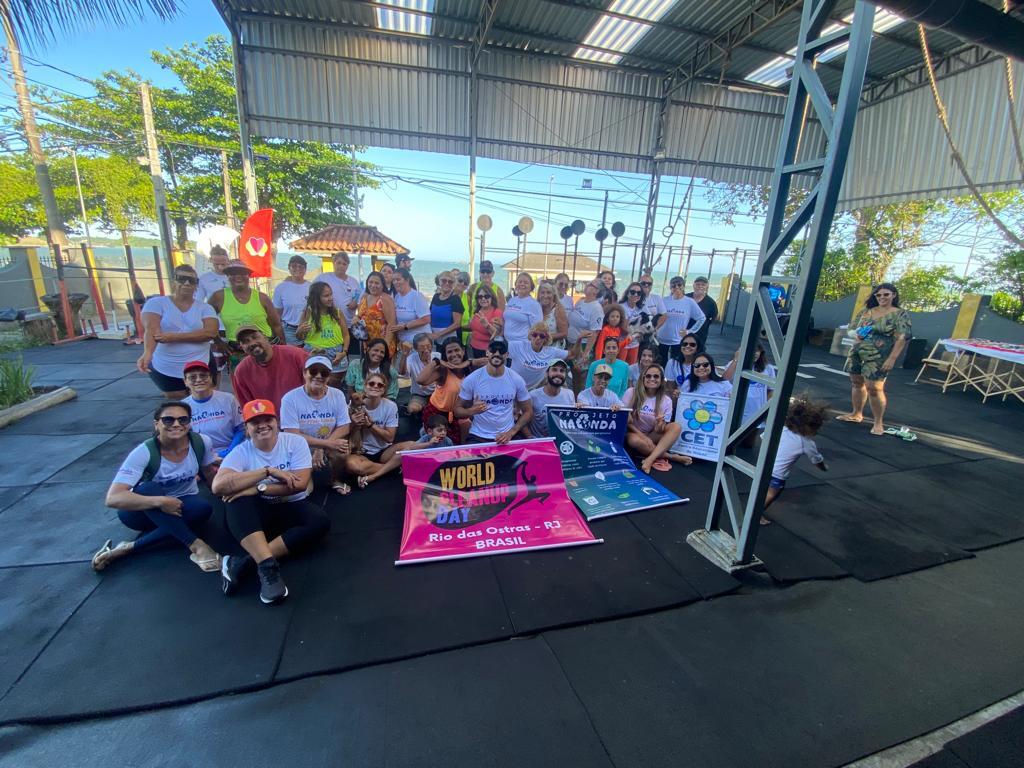 Evento reúne voluntários para limpeza e atividades de bem-estar na Praia da Joana