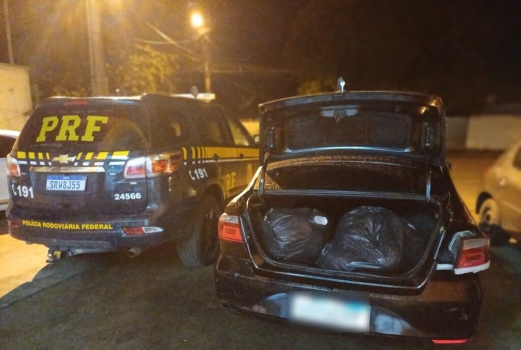 PRF prende motorista com drogas e munições em Casimiro de Abreu