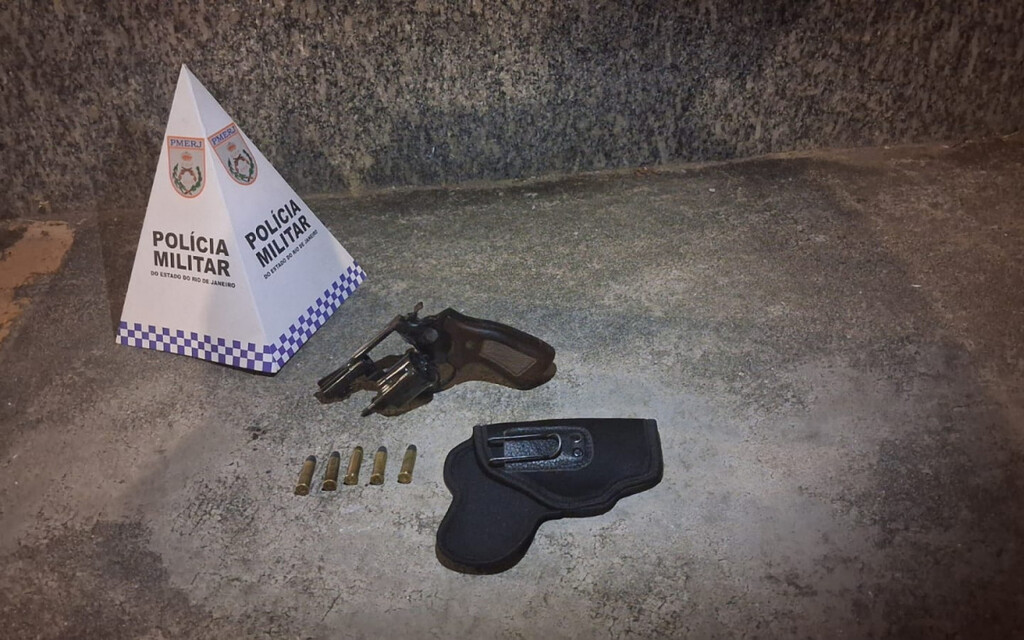 Polícia Militar apreende revólver calibre 38 durante patrulhamento na orla de Barra de São João