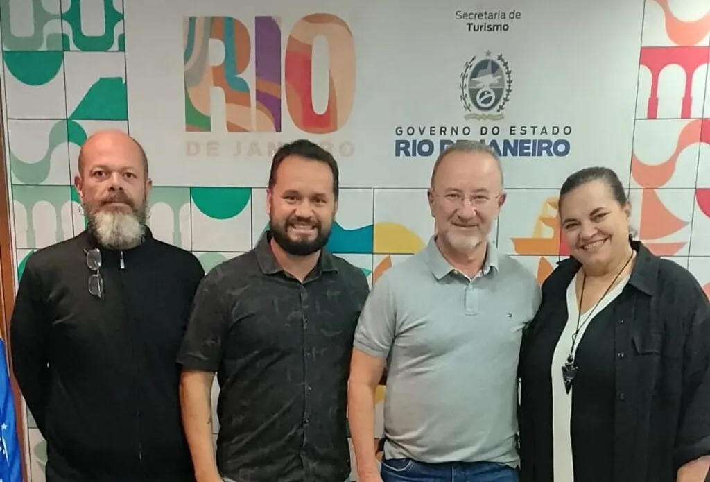 Rodrigo Peleteiro e Rosemarie Teixeira em reunião para discutir ações de valorização do artesanato e fortalecimento do turismo em Rio das Ostras. Foto: Divulgação