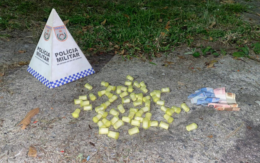 Denúncia da população leva à ação policial e apreensão de drogas na Cidade Praiana