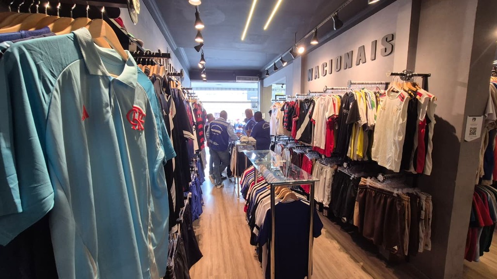 Maior apreensão de produtos falsificados da história do estado descobre fábrica clandestina em Rio das Ostras, na Região dos Lagos